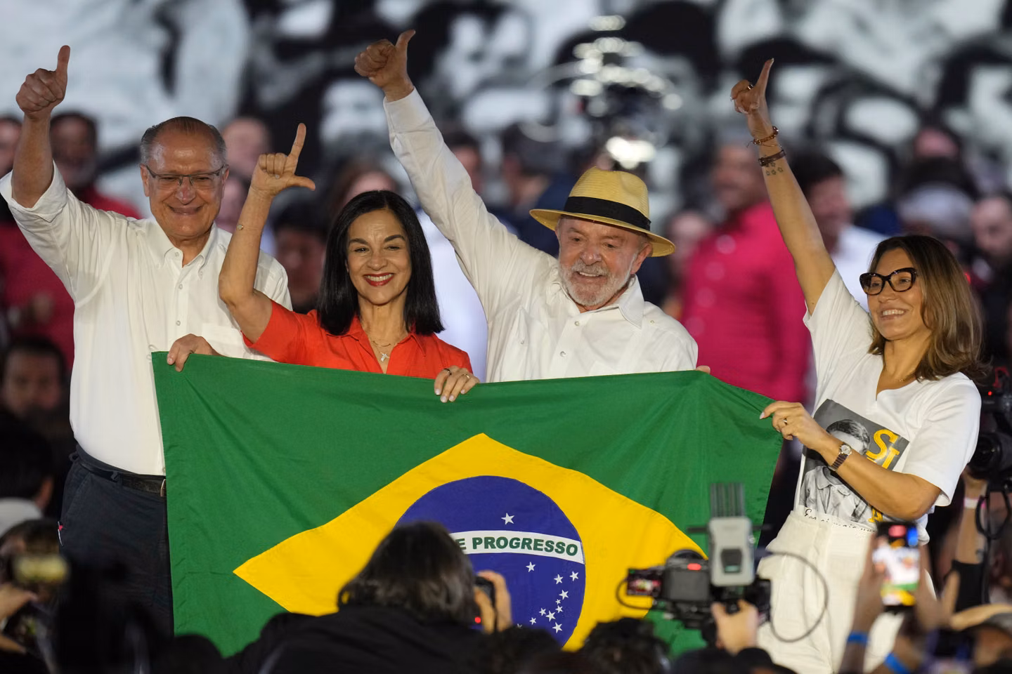 Le président brésilien Lula officialise sa candidature pour un quatrième mandat